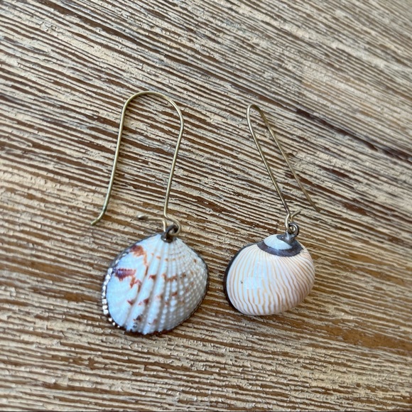 Shell Dangle Earrings - Picture 4 of 9